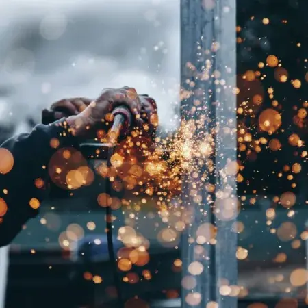 Illustration_Image_Hands_at_work_Spark-desktop.png